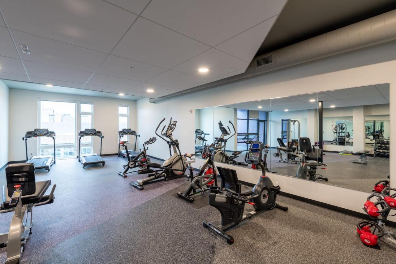 Modern 1Br Apt With Skywalk To Fiserv, Rooftop, And Parking Milwaukee Zewnętrze zdjęcie