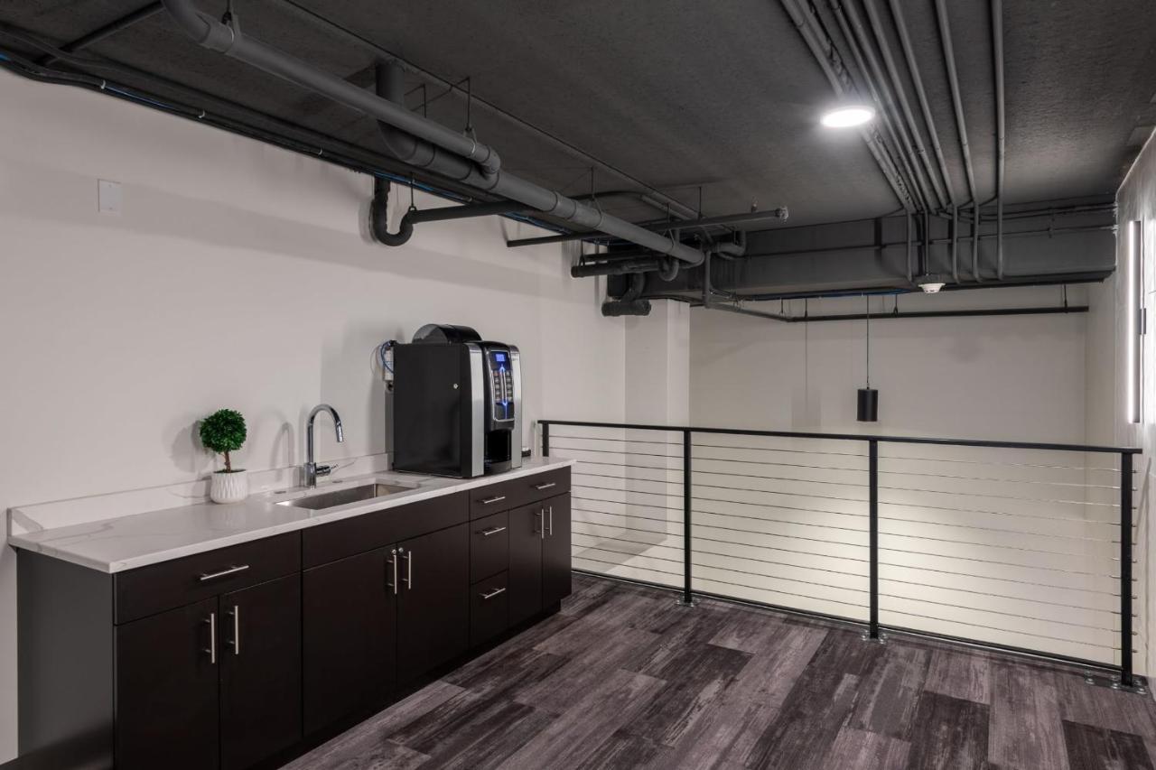 Modern 1Br Apt With Skywalk To Fiserv, Rooftop, And Parking Milwaukee Zewnętrze zdjęcie