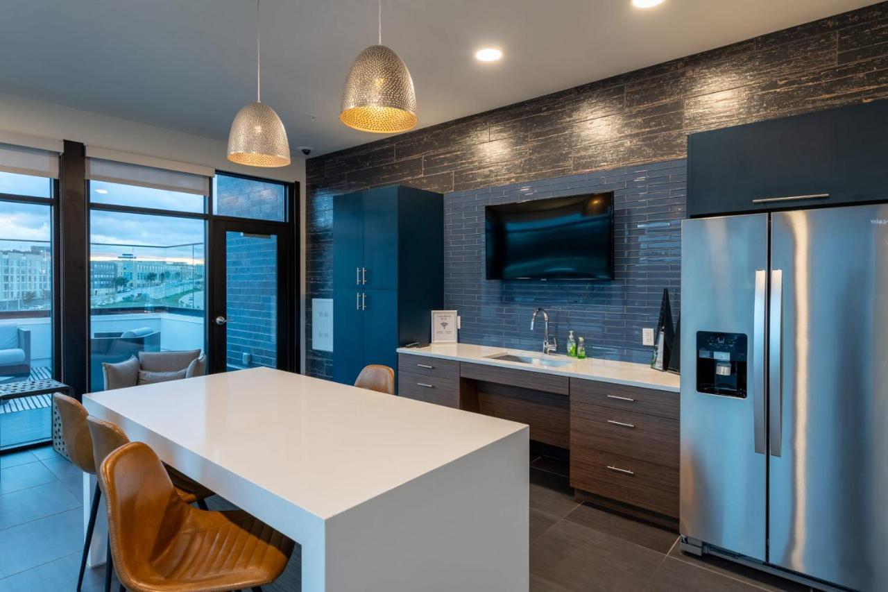 Modern 1Br Apt With Skywalk To Fiserv, Rooftop, And Parking Milwaukee Zewnętrze zdjęcie