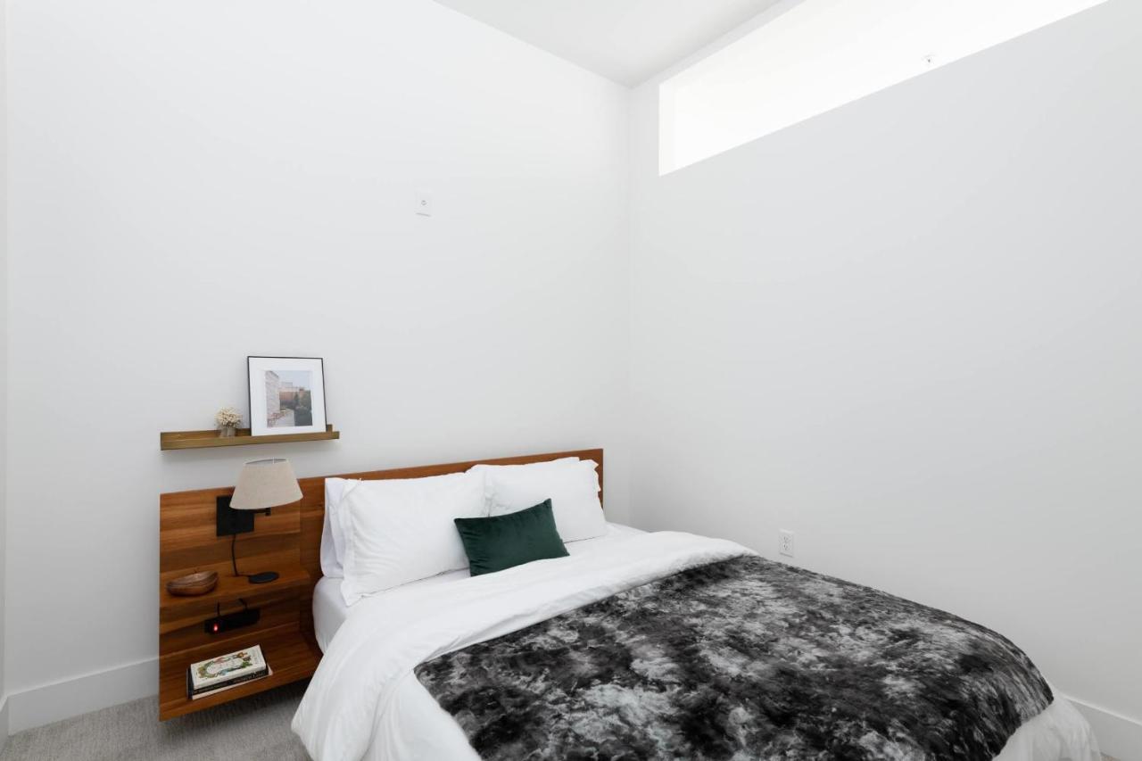 Modern 1Br Apt With Skywalk To Fiserv, Rooftop, And Parking Milwaukee Zewnętrze zdjęcie